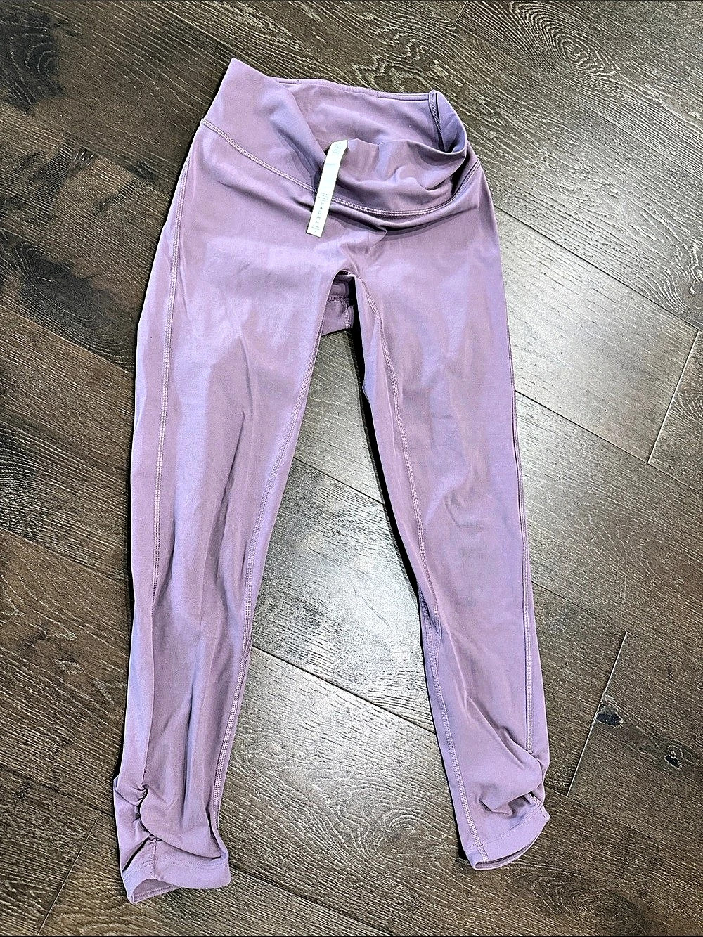 lululemon High Waist 25" Lavender Color Leggings Size 6